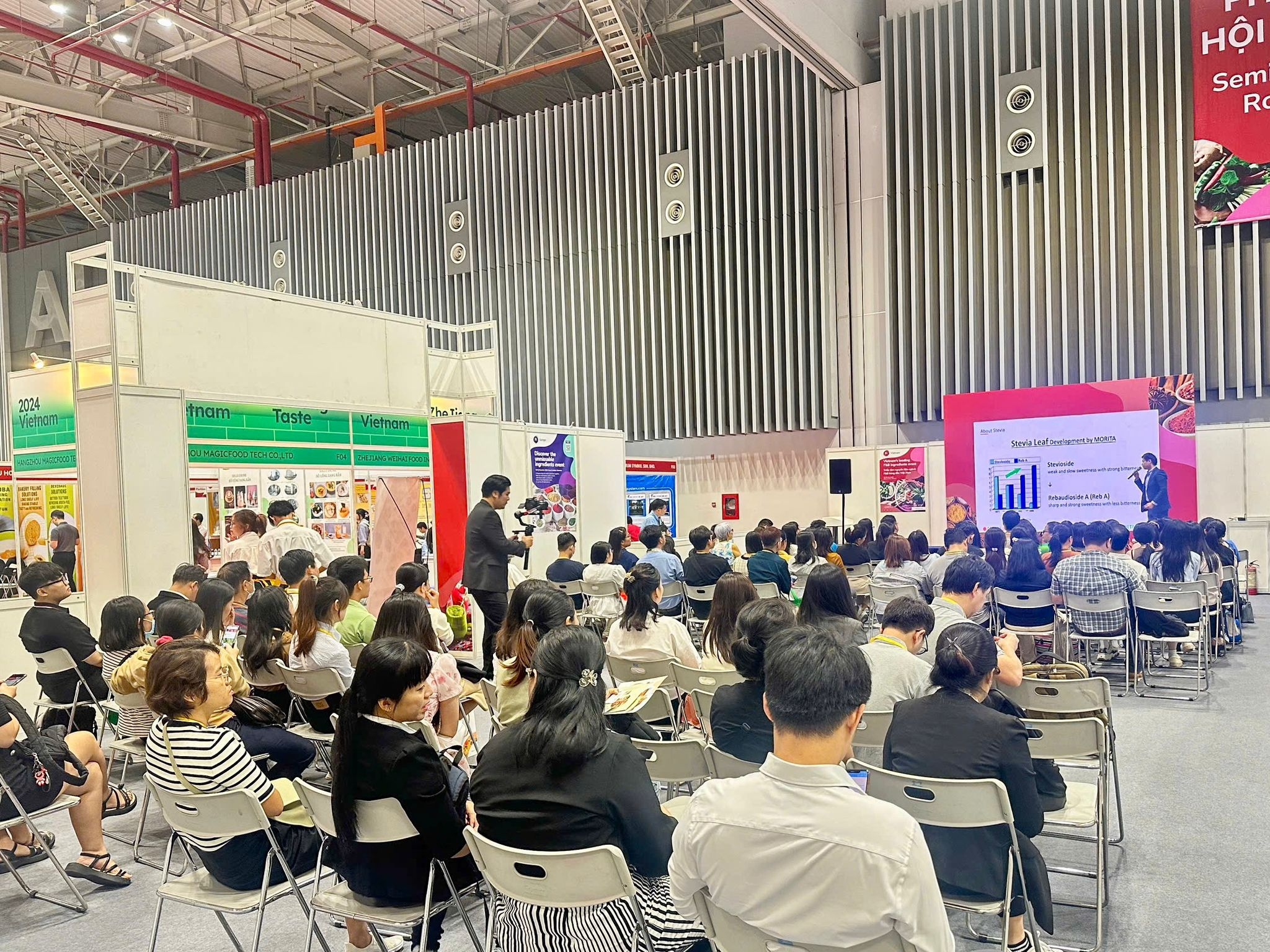 海外展示会にて講演をおこないました